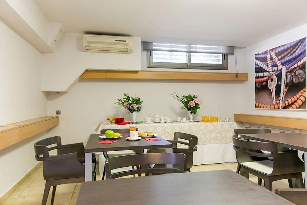 Aparthotel Bardon Кастелдефелс Екстериор снимка
