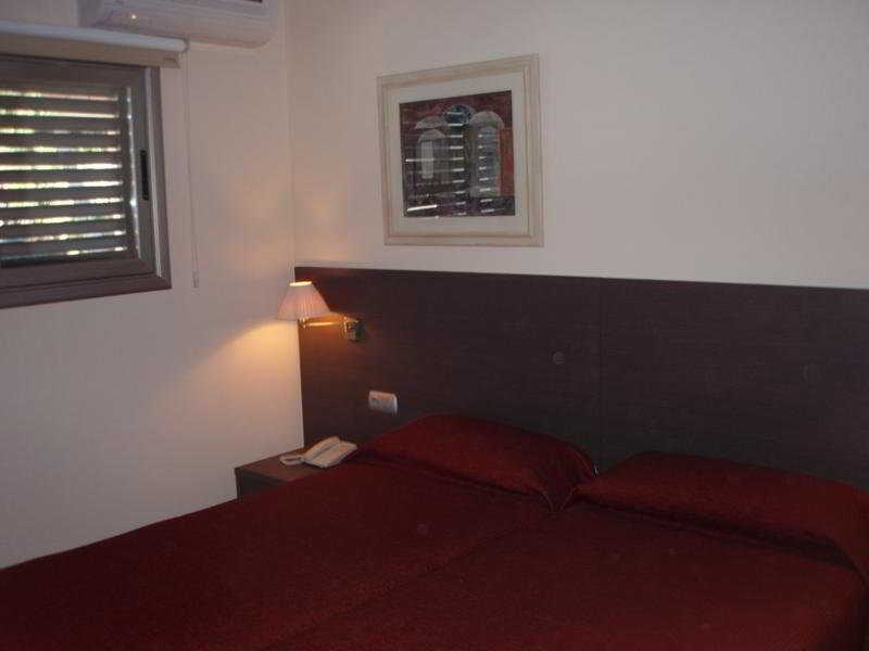 Aparthotel Bardon Кастелдефелс Екстериор снимка